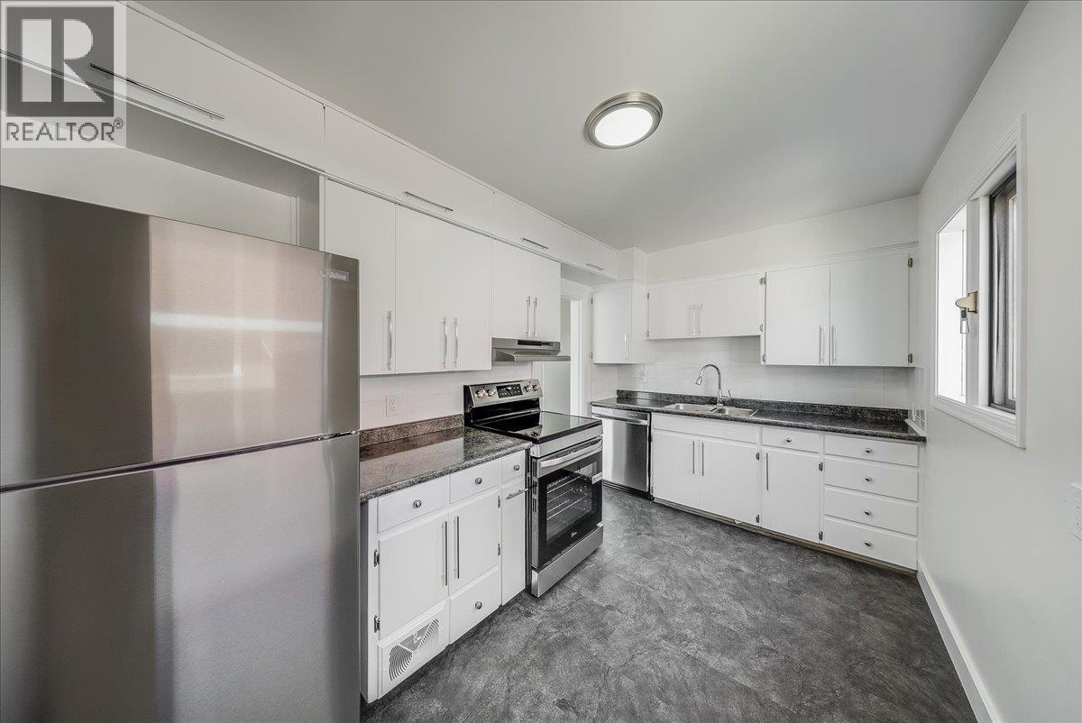 1480 Third Avenue, Trail, BC - Indoor Photo Showing Kitchen