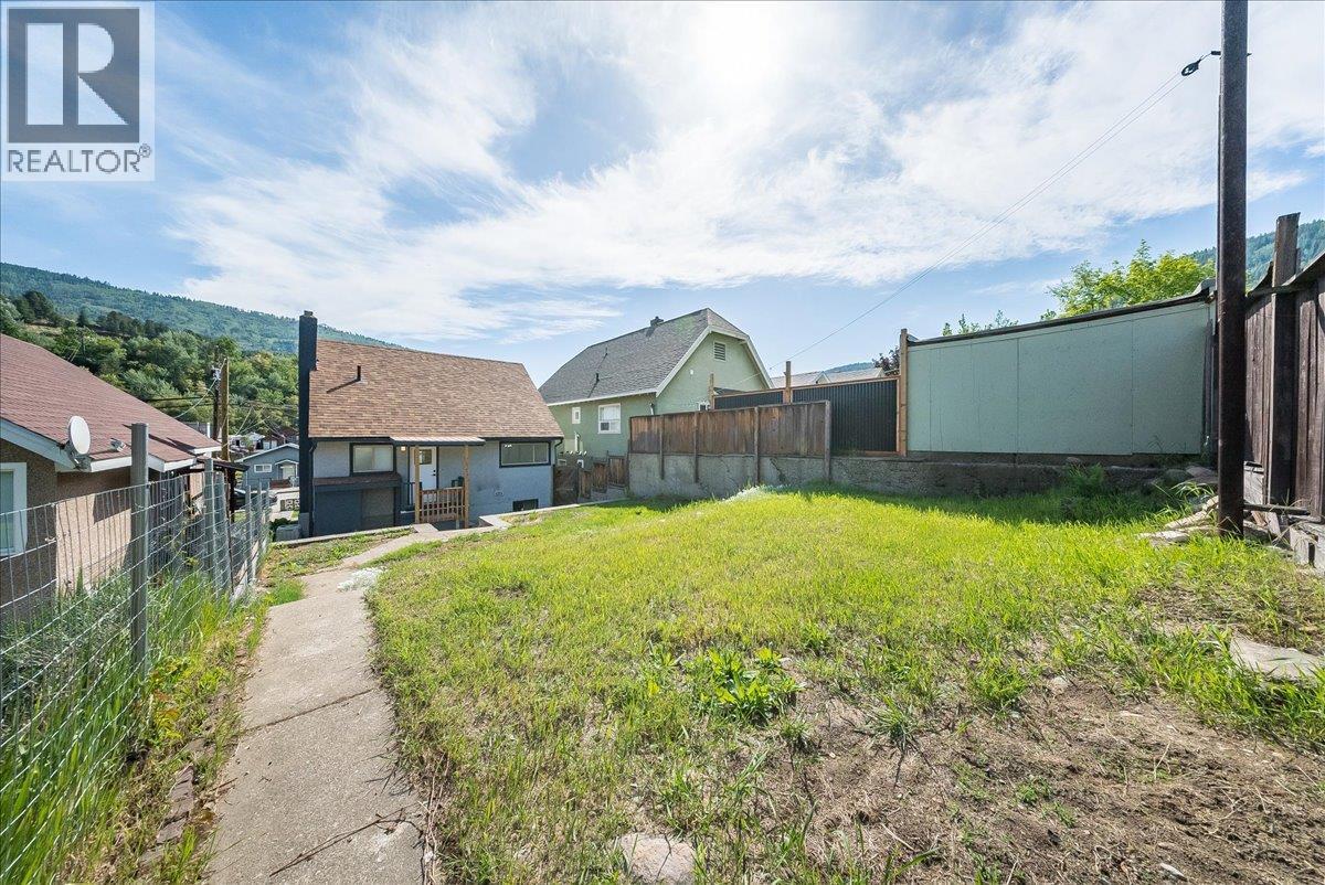 1480 Third Avenue, Trail, BC - Outdoor