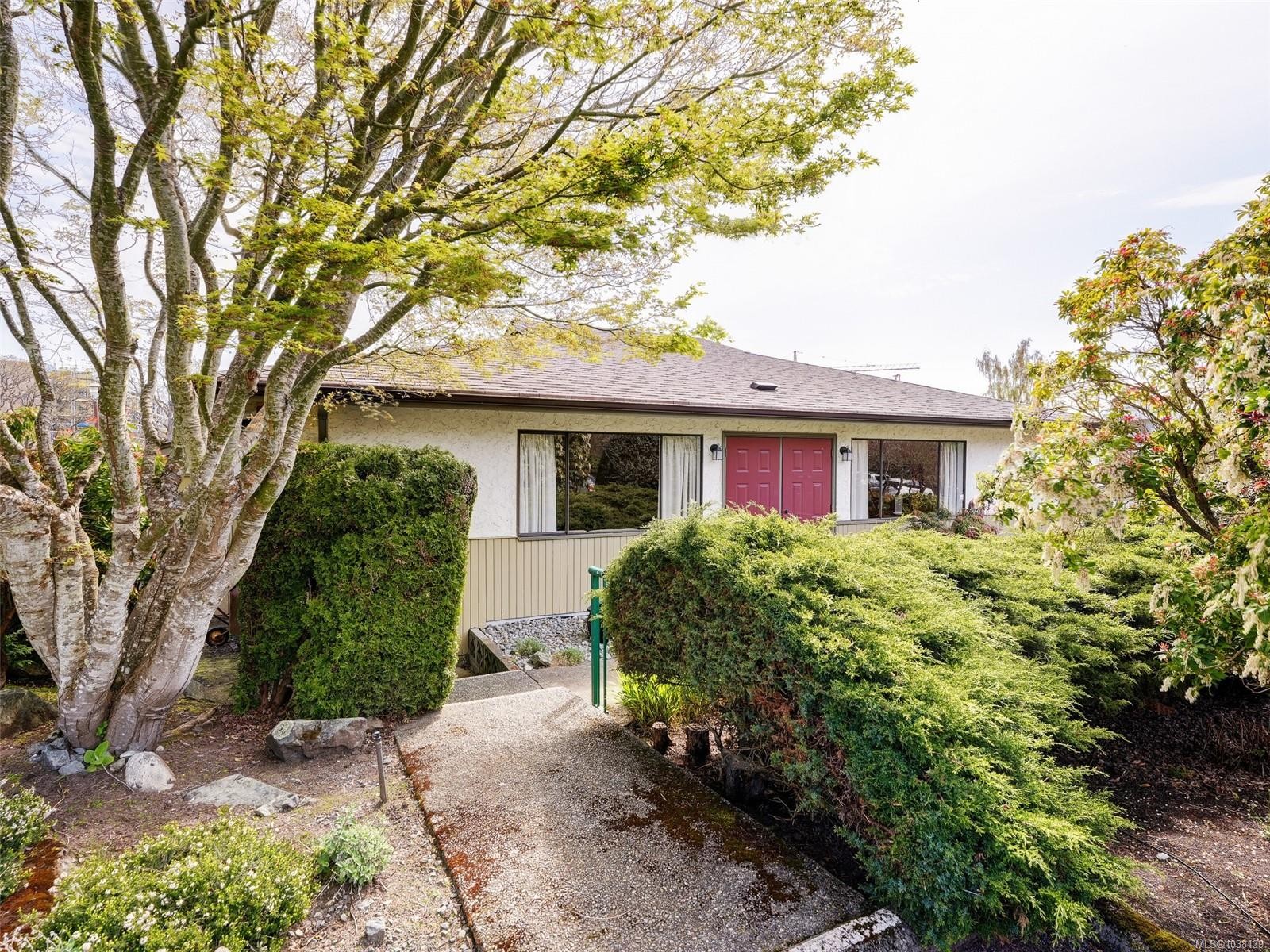 #5-3968 Cedar Hill Rd, Saanich, BC