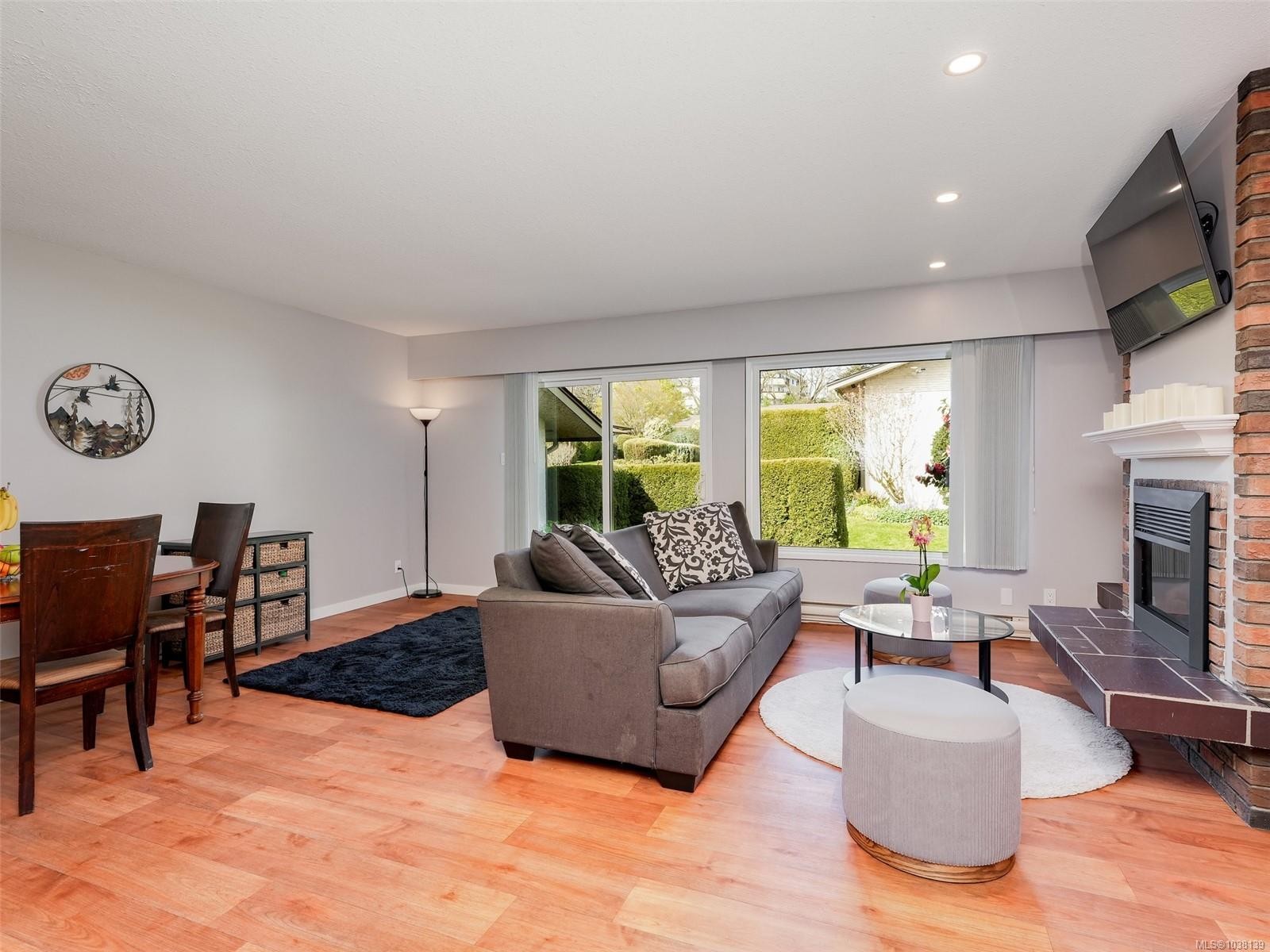 #5-3968 Cedar Hill Rd, Saanich, BC