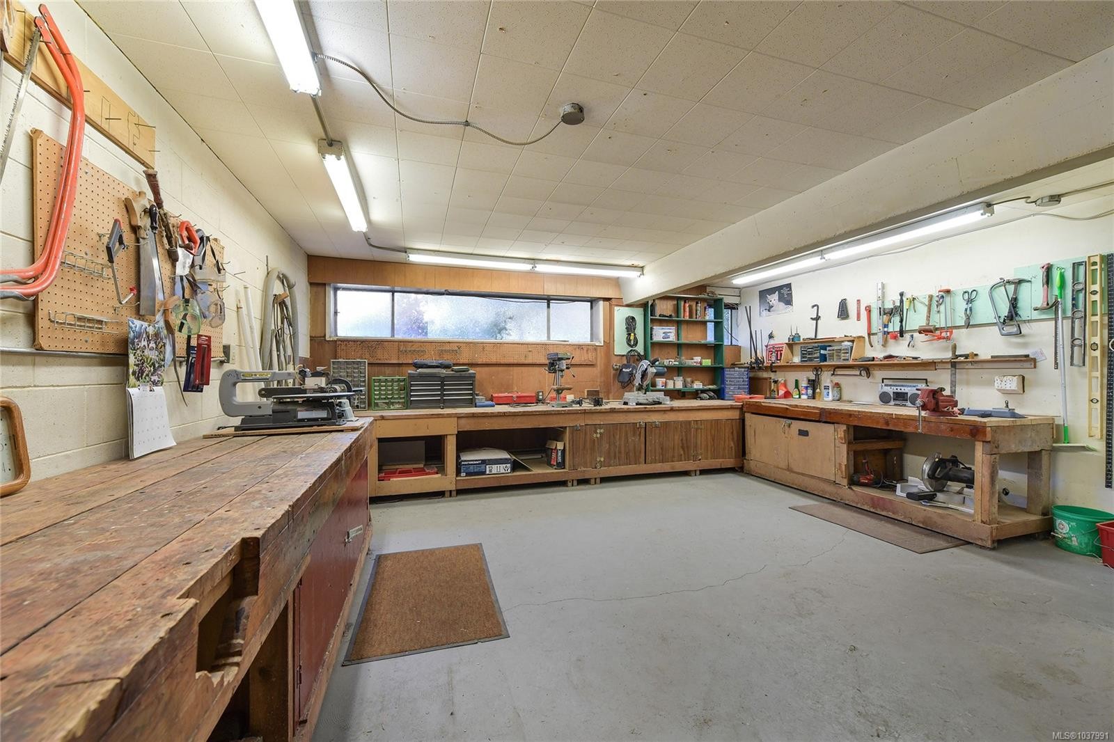 #111-9560 Fifth St, Sidney, BC - Indoor Photo Showing Other Room