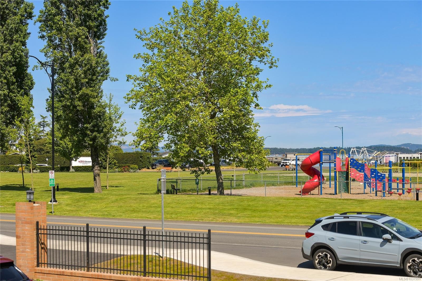 #111-9560 Fifth St, Sidney, BC - Outdoor With View