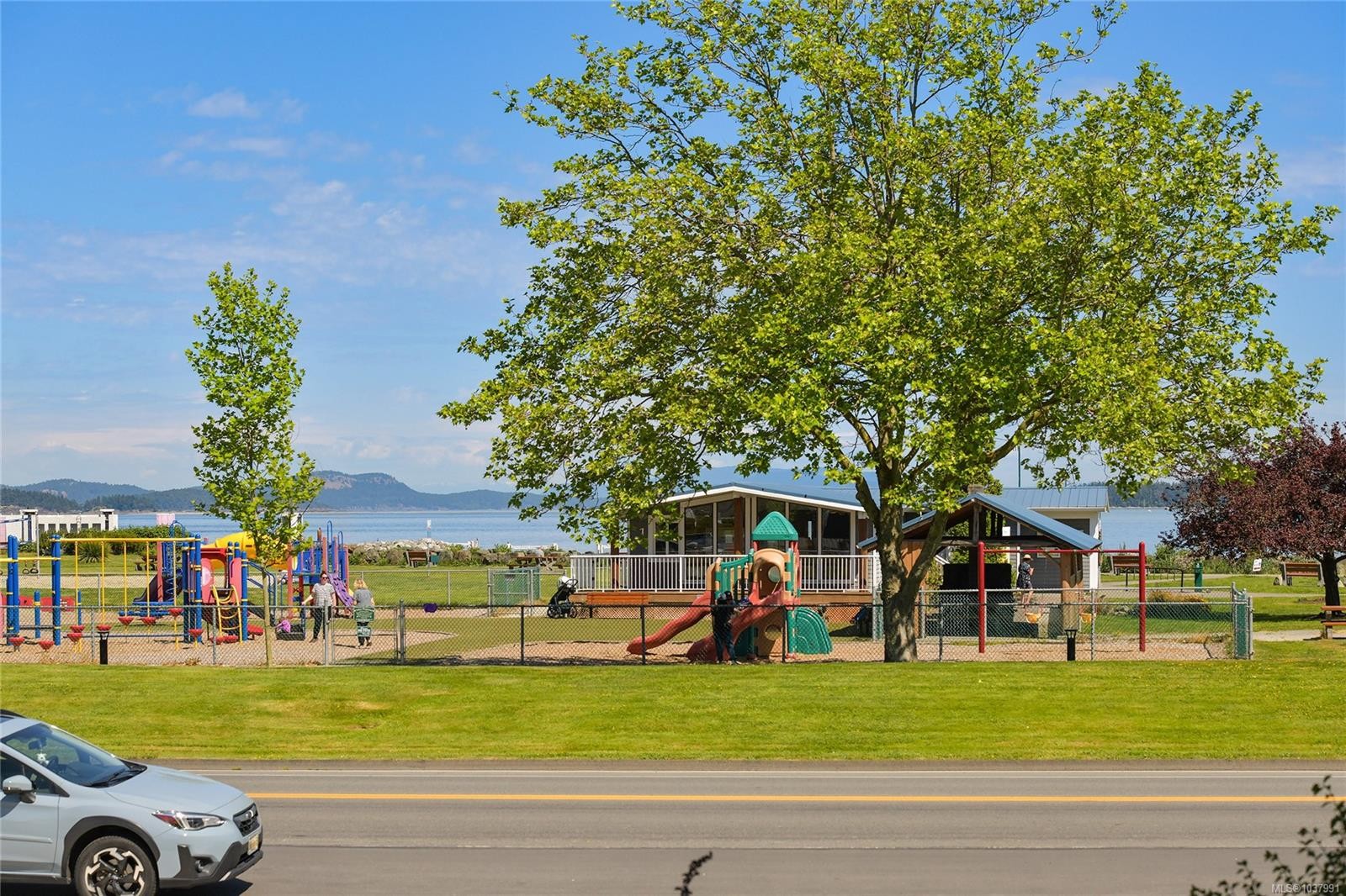 #111-9560 Fifth St, Sidney, BC - Outdoor With View