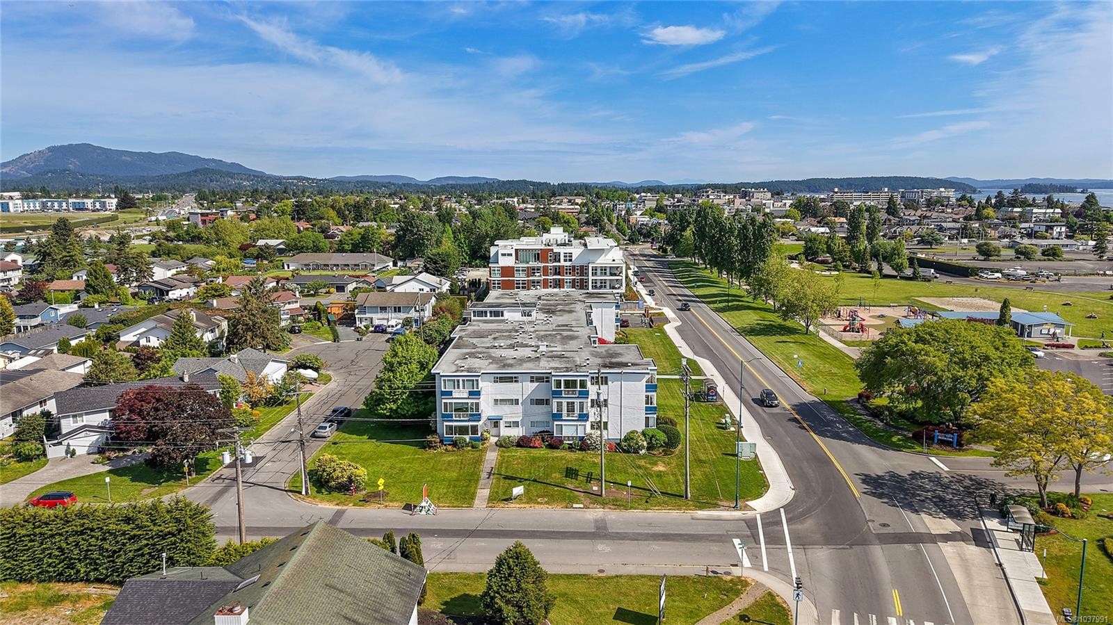 #111-9560 Fifth St, Sidney, BC - Outdoor With View