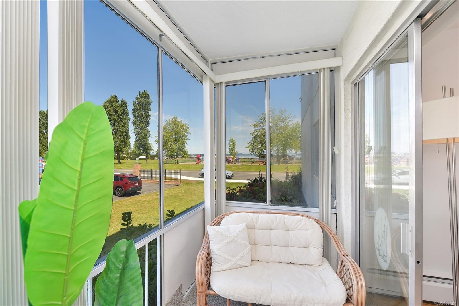#111-9560 Fifth St, Sidney, BC - Indoor Photo Showing Bedroom
