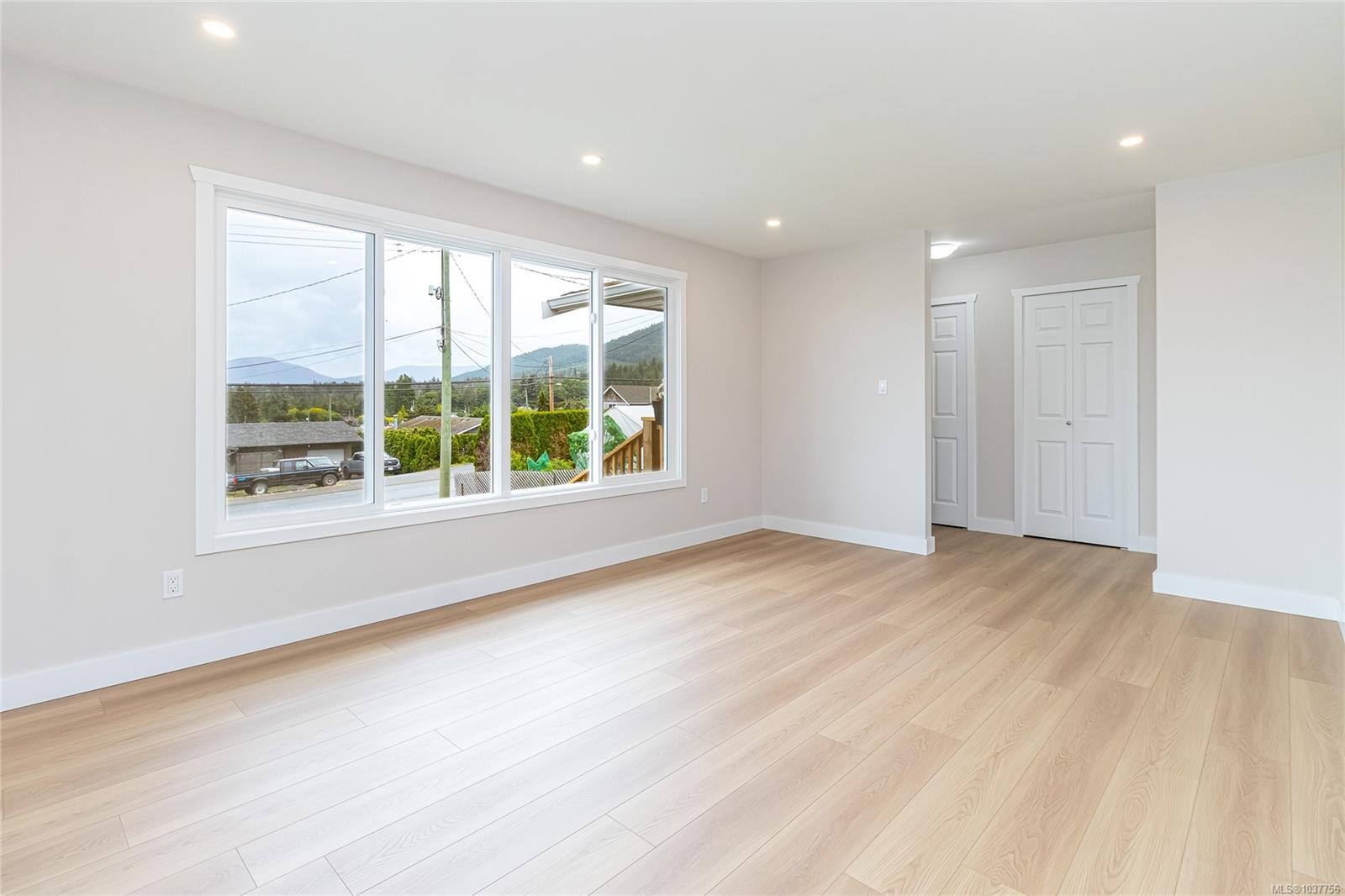 8082 York Ave, Crofton, BC