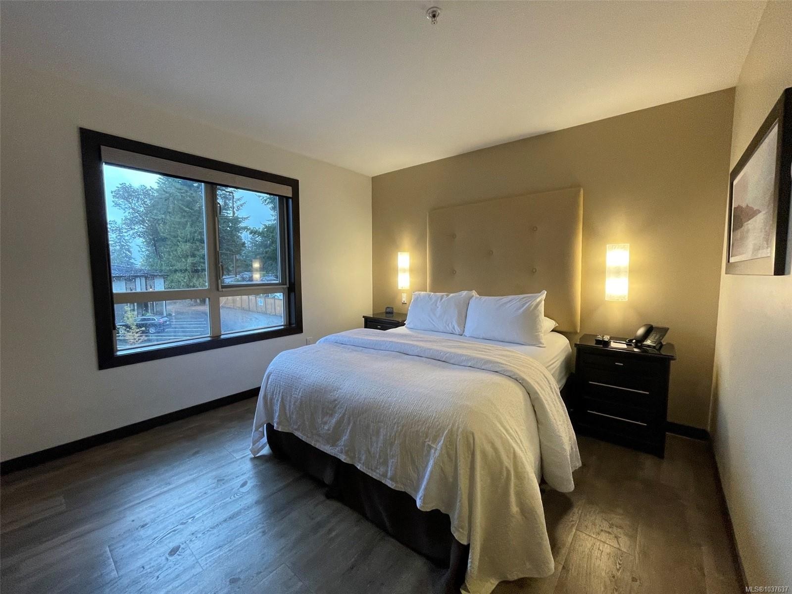 #234-1175 Resort Dr, Parksville, BC - Indoor Photo Showing Bedroom
