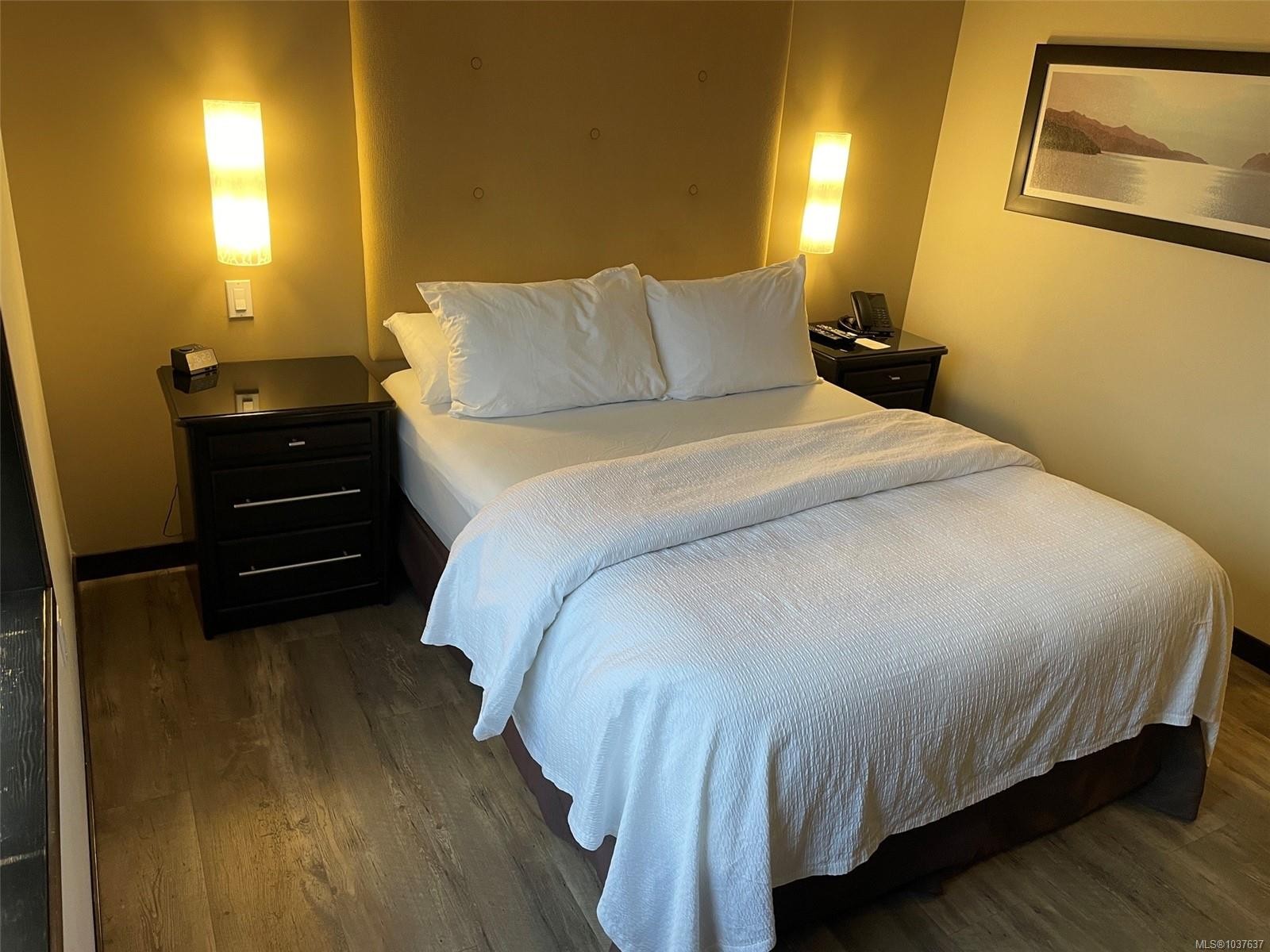 #234-1175 Resort Dr, Parksville, BC - Indoor Photo Showing Bedroom