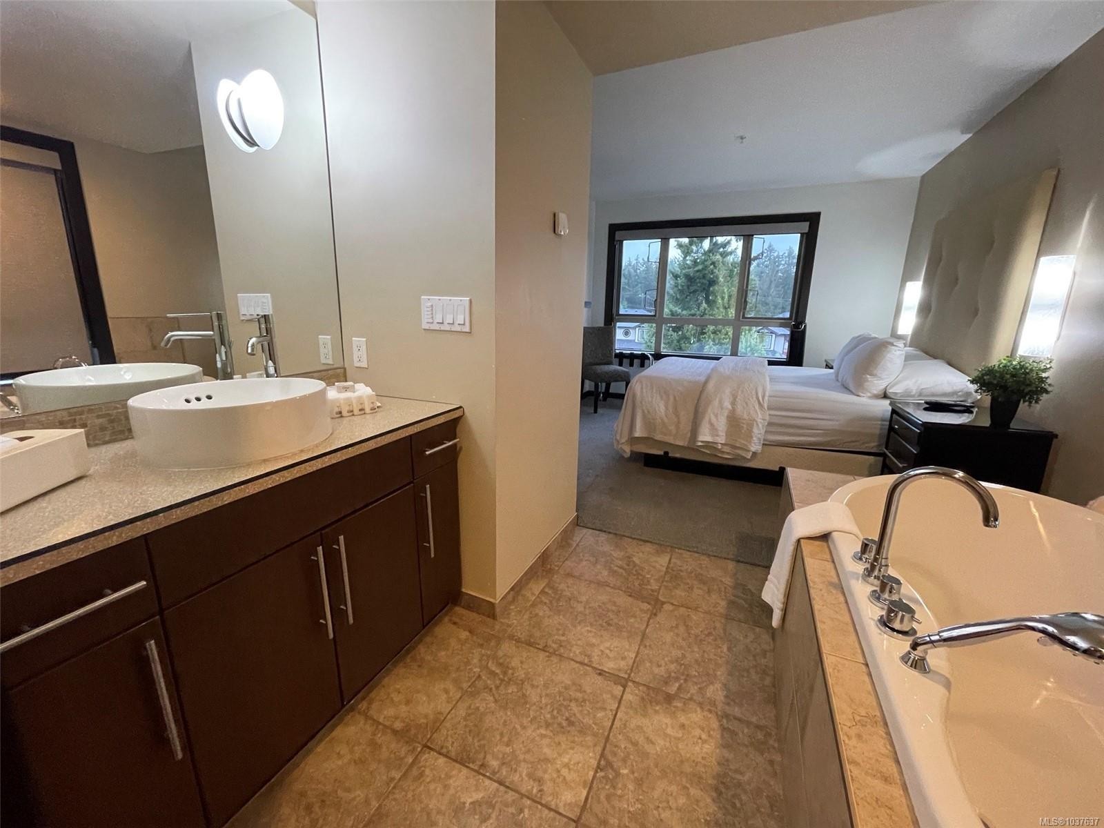 #234-1175 Resort Dr, Parksville, BC - Indoor Photo Showing Bathroom