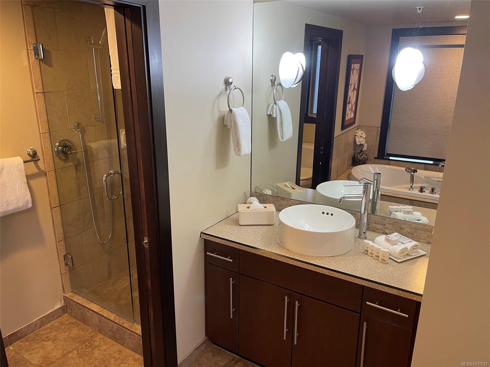 #234-1175 Resort Dr, Parksville, BC - Indoor Photo Showing Bathroom
