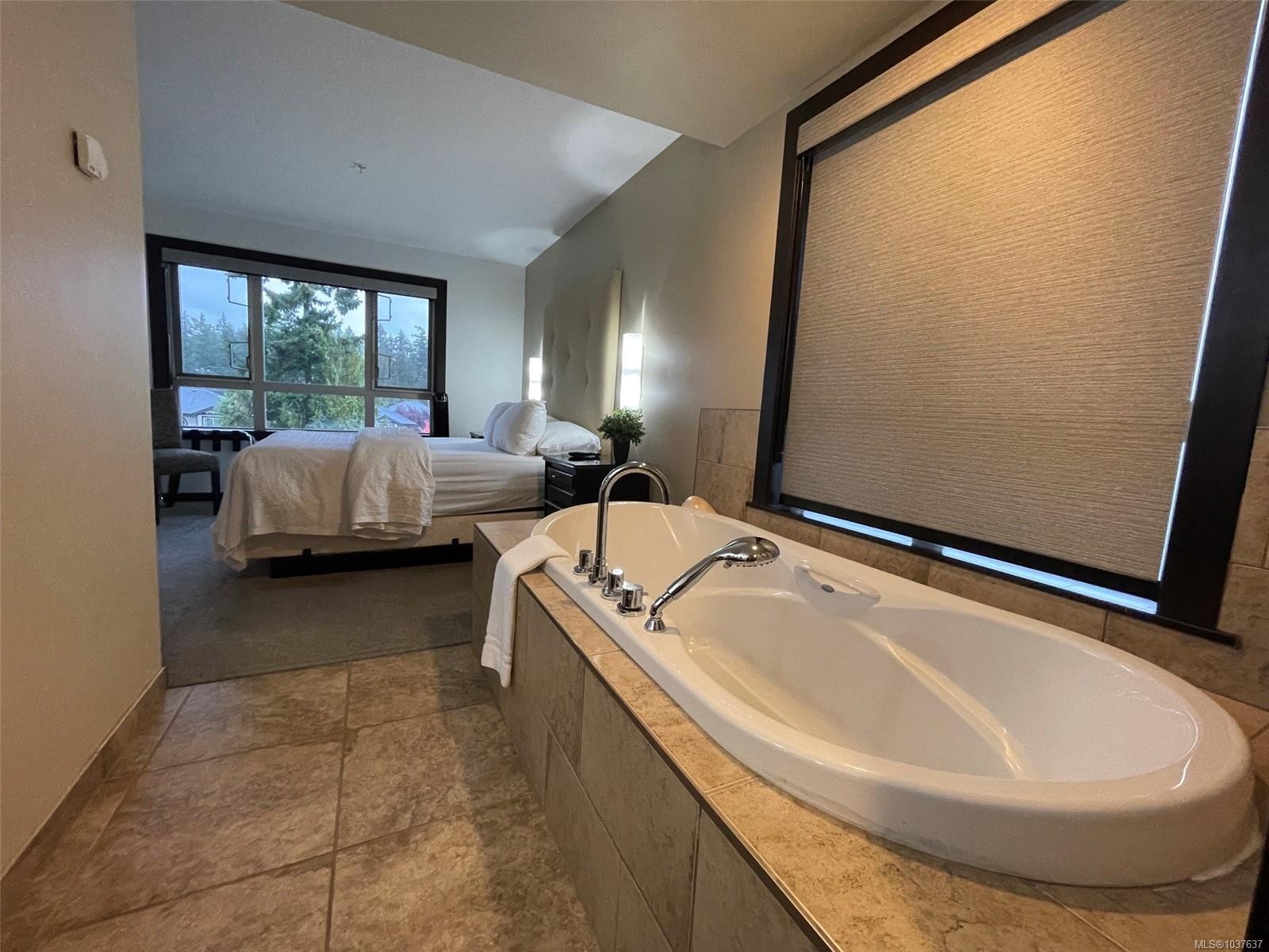 #234-1175 Resort Dr, Parksville, BC - Indoor Photo Showing Bathroom