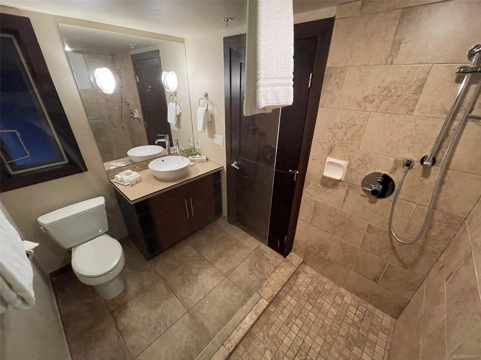 #234-1175 Resort Dr, Parksville, BC - Indoor Photo Showing Bathroom