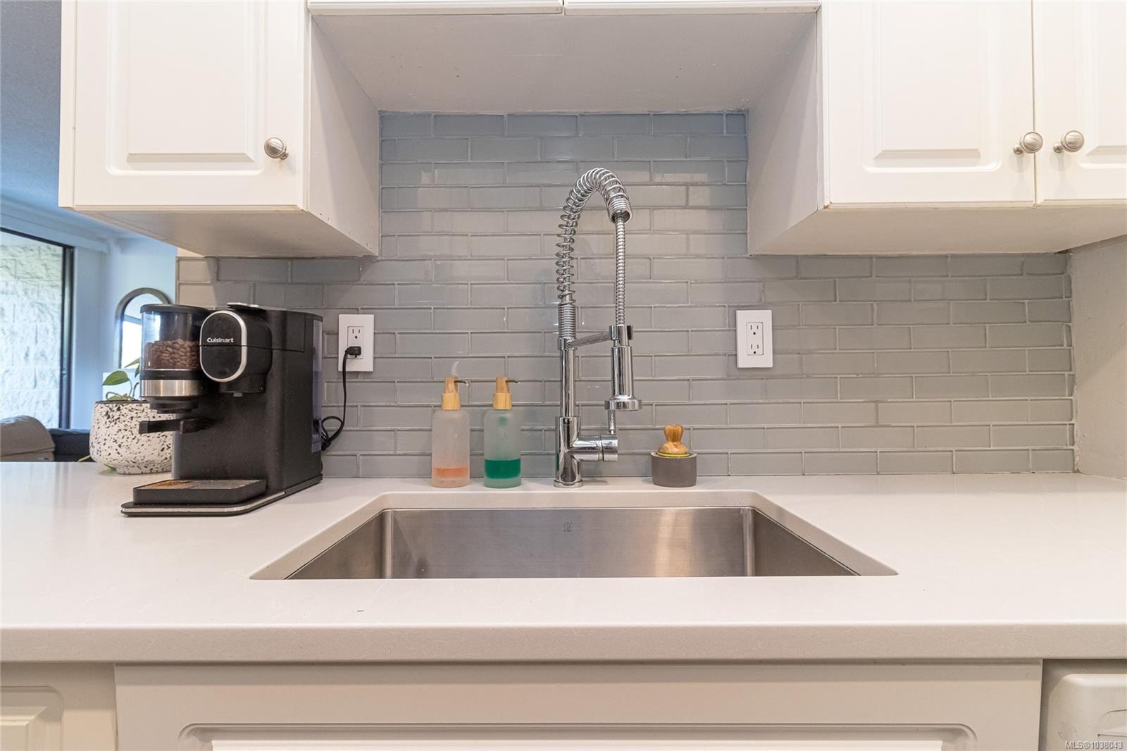 #102-1745 Leighton Rd, Victoria, BC - Indoor Photo Showing Kitchen