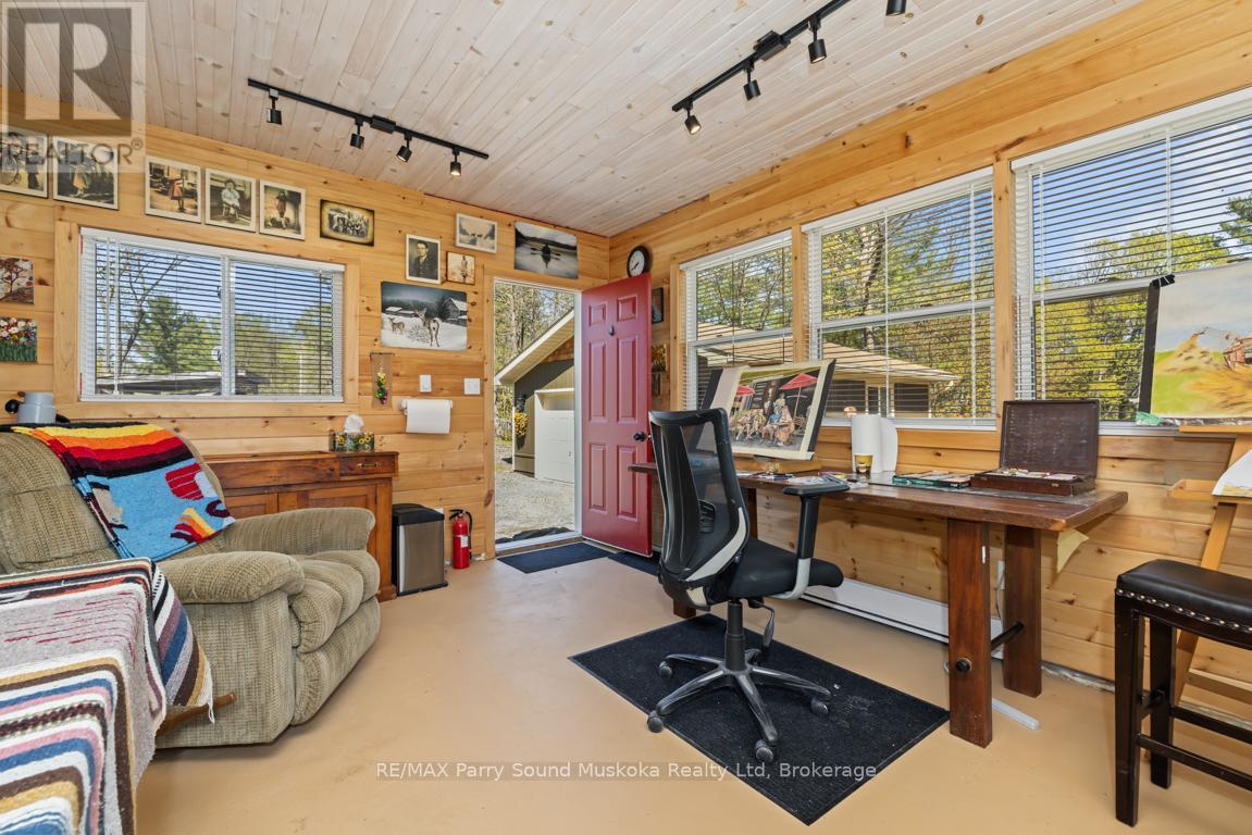 Studio/Bunkie heated & insulated - 13 Peninsula Shores Road E, Mcdougall, ON - Indoor