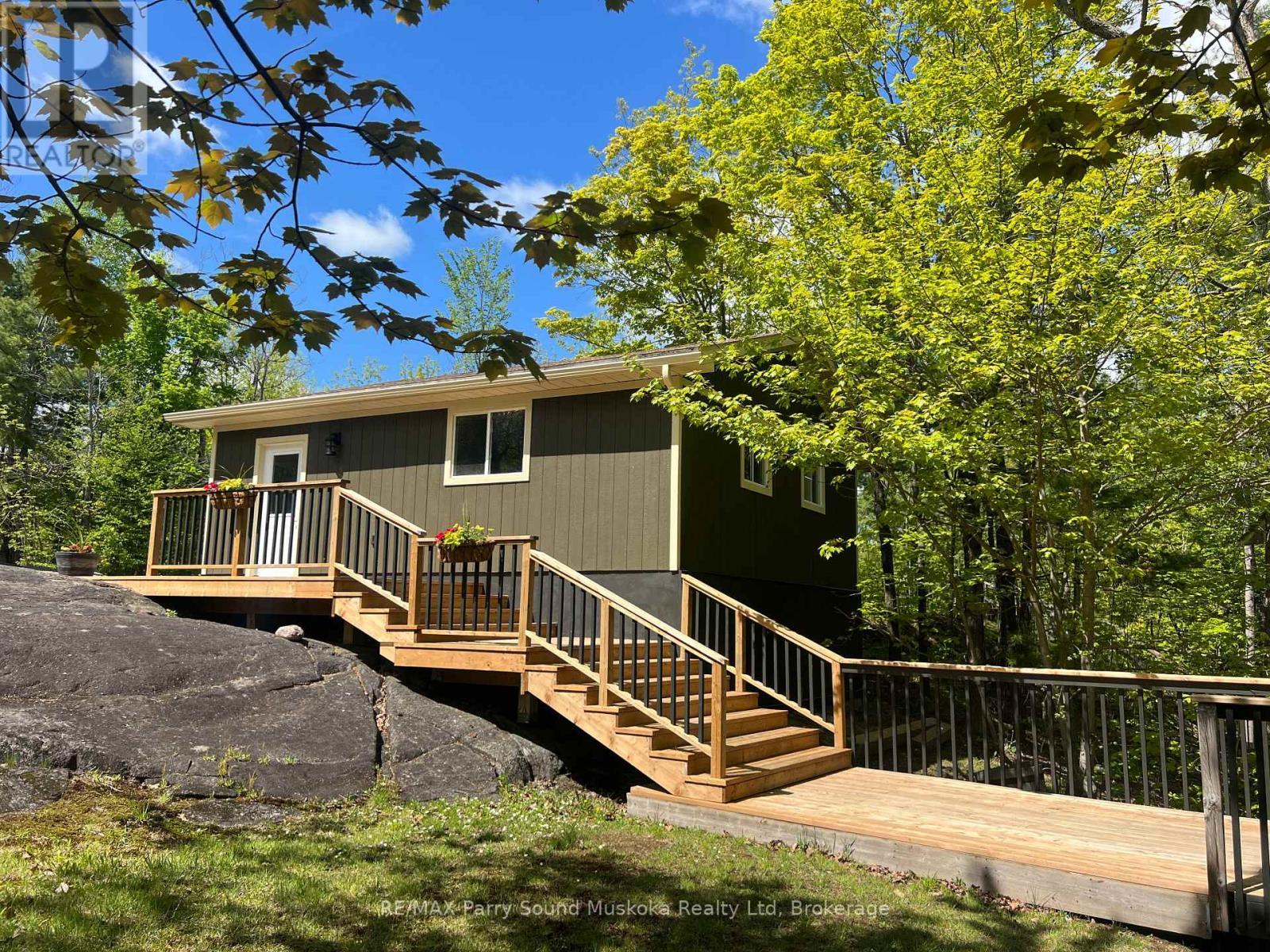 Detached garage with easy access to lake house - 13 Peninsula Shores Road E, Mcdougall, ON - Outdoor With Deck Patio Veranda