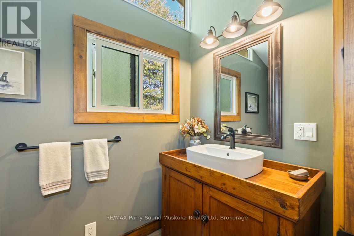 Main floor 2 pc bath - 13 Peninsula Shores Road E, Mcdougall, ON - Indoor Photo Showing Bathroom