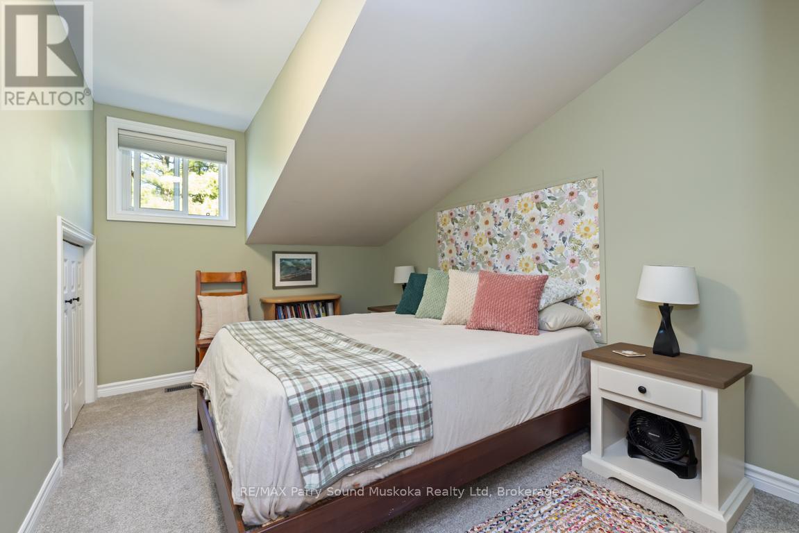 2nd bedroom - 13 Peninsula Shores Road E, Mcdougall, ON - Indoor Photo Showing Bedroom