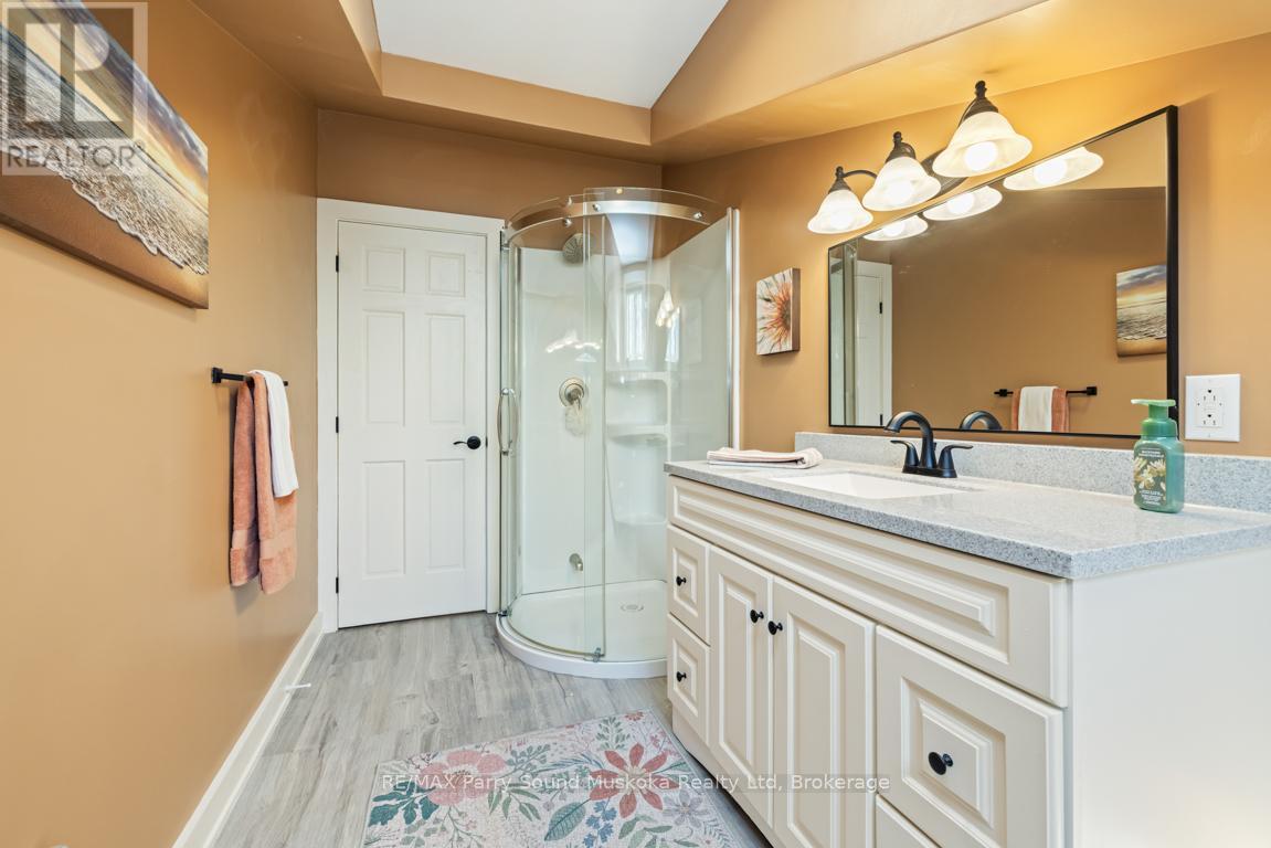 2nd level 3 pc bath - 13 Peninsula Shores Road E, Mcdougall, ON - Indoor Photo Showing Bathroom