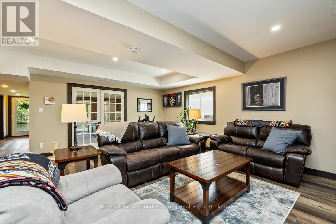 13 Peninsula Shores Road E, Mcdougall, ON - Indoor Photo Showing Living Room