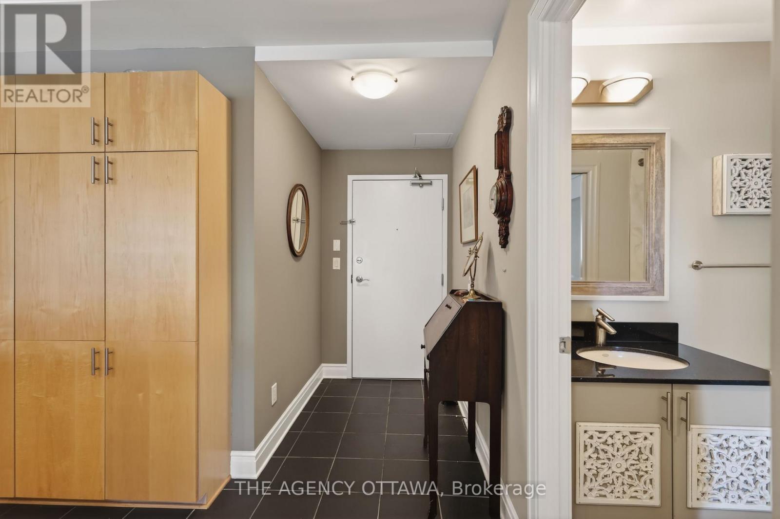 Large Foyer - 905 - 85 Bronson Avenue, Ottawa, ON - Indoor Photo Showing Other Room