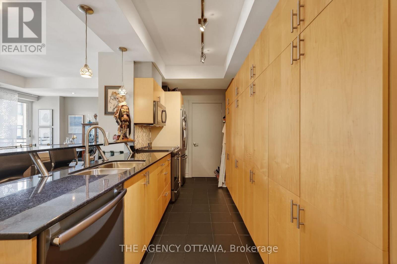 Sleek kitchen with storage wall - 905 - 85 Bronson Avenue, Ottawa, ON - Indoor Photo Showing Kitchen With Double Sink