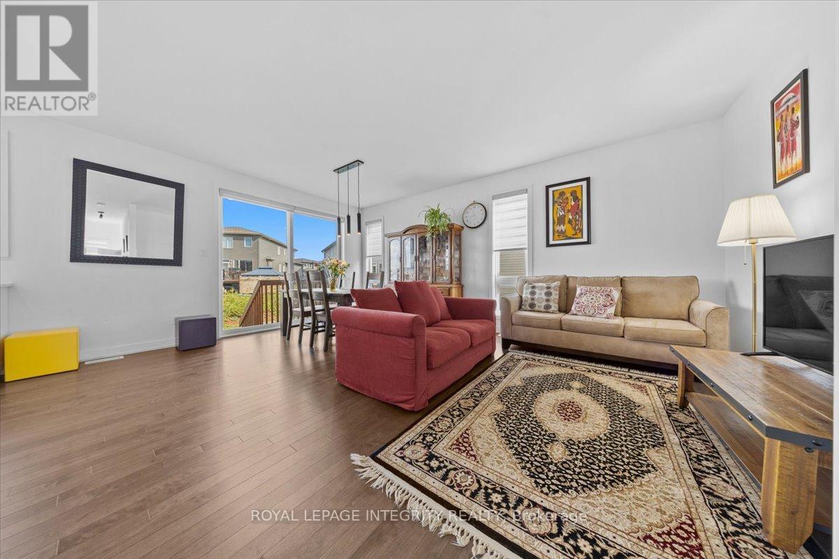 99 Rutile Street, Clarence-Rockland, ON - Indoor Photo Showing Living Room