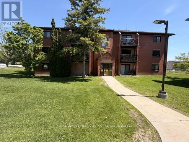 B7 - 179 Edgehill Drive, Barrie, ON - Outdoor With Balcony