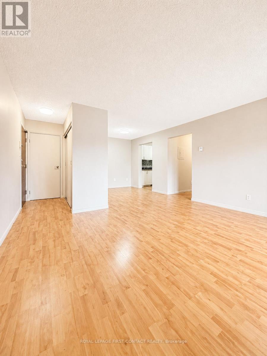 B7 - 179 Edgehill Drive, Barrie, ON - Indoor Photo Showing Other Room