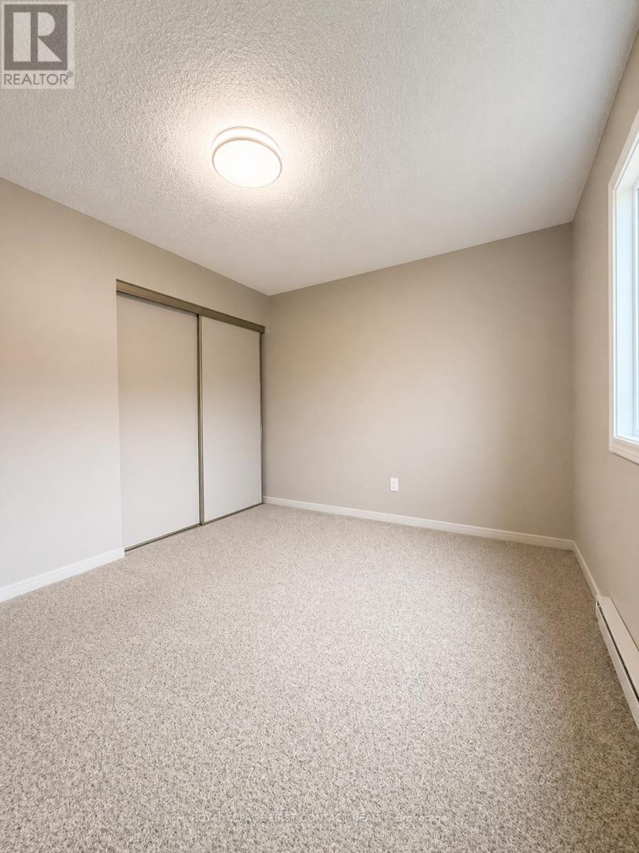 B7 - 179 Edgehill Drive, Barrie, ON - Indoor Photo Showing Other Room