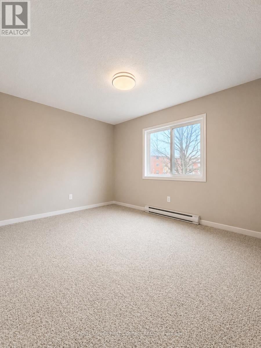 B7 - 179 Edgehill Drive, Barrie, ON - Indoor Photo Showing Other Room