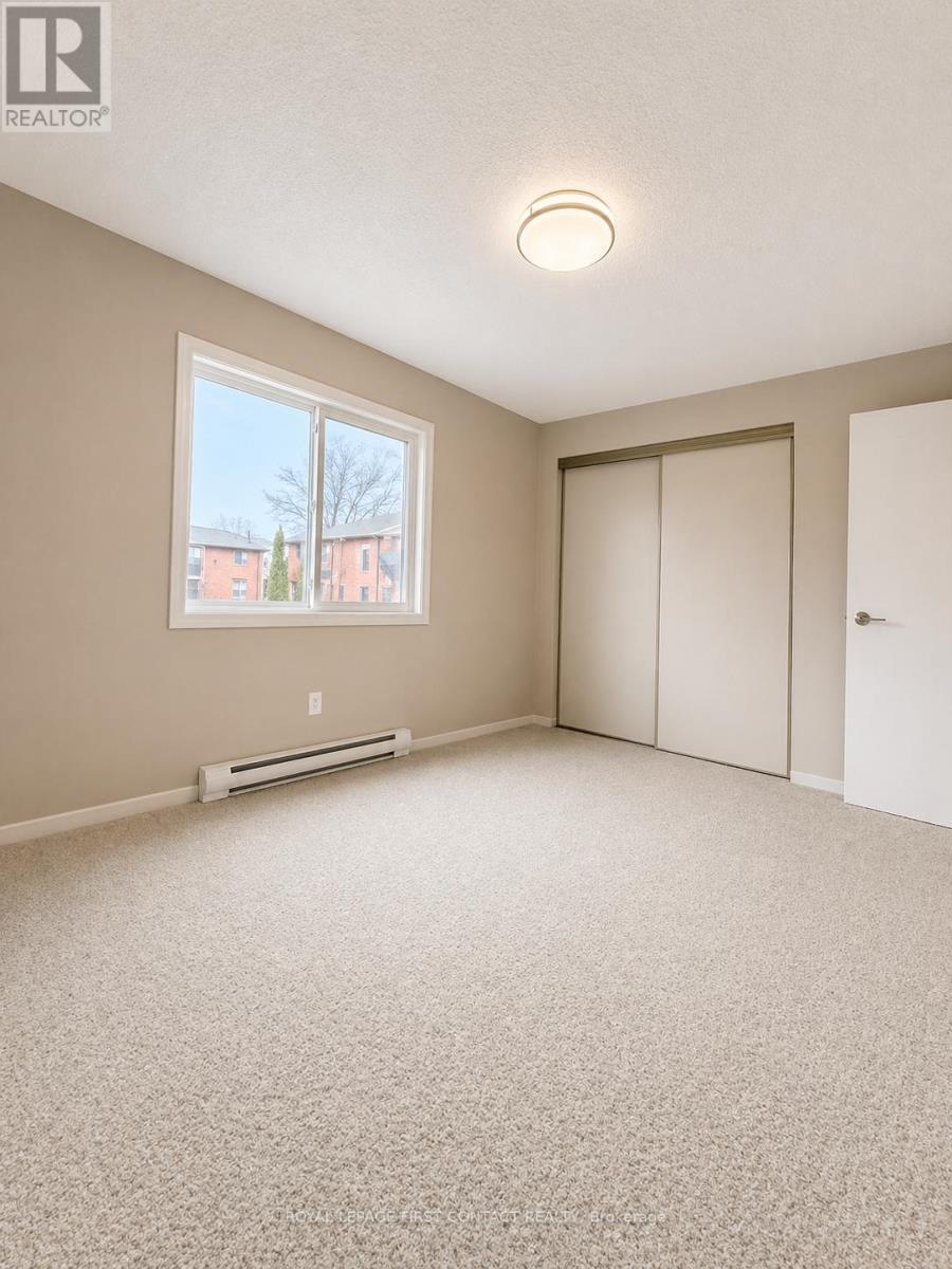 B7 - 179 Edgehill Drive, Barrie, ON - Indoor Photo Showing Other Room