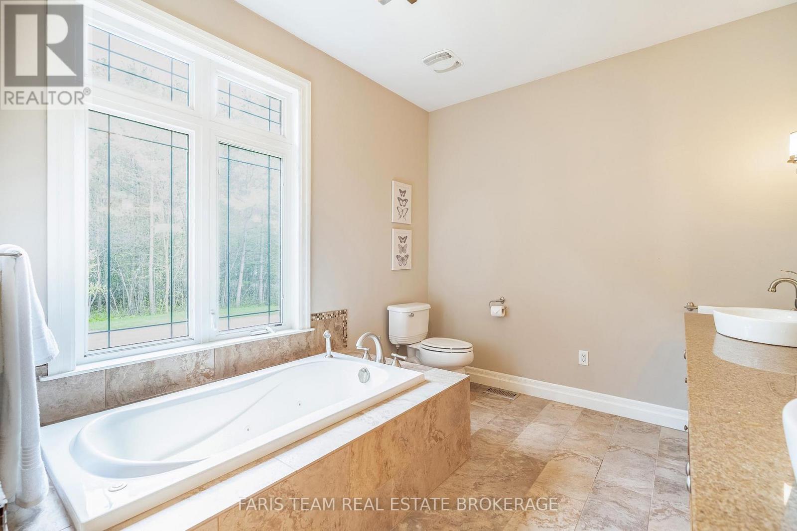 470 Baseline Road S, Tiny, ON - Indoor Photo Showing Bathroom