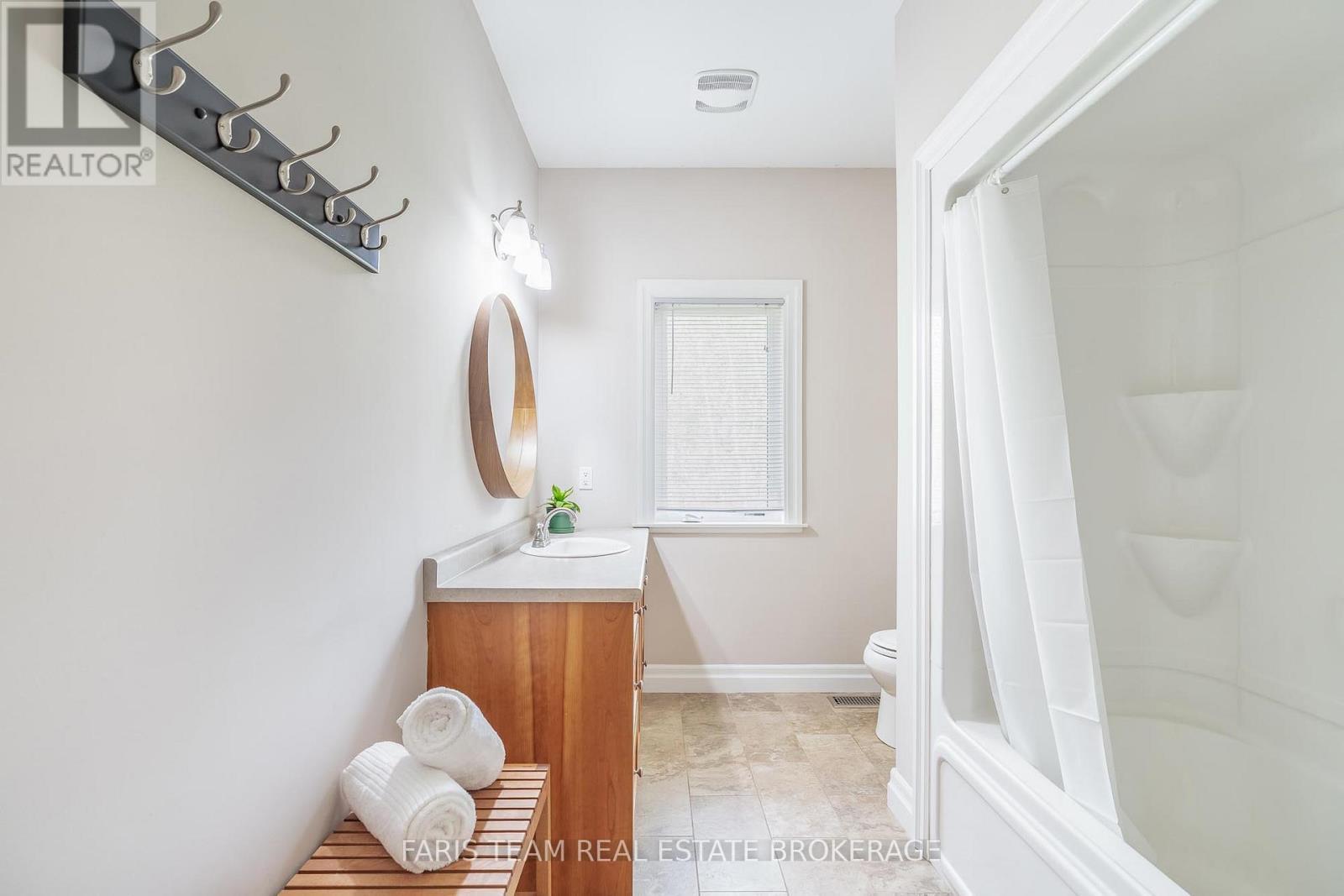470 Baseline Road S, Tiny, ON - Indoor Photo Showing Bathroom