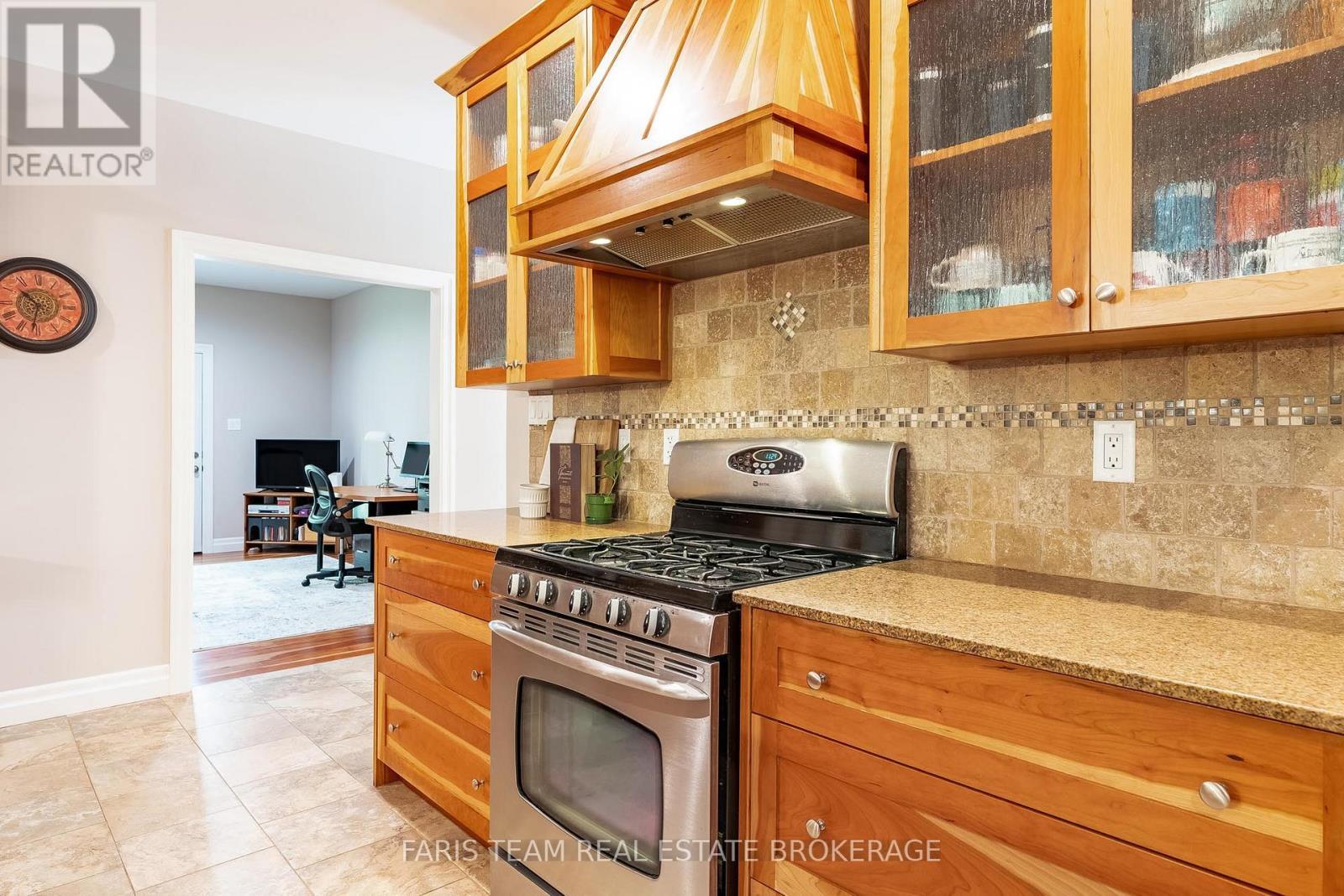 470 Baseline Road S, Tiny, ON - Indoor Photo Showing Kitchen