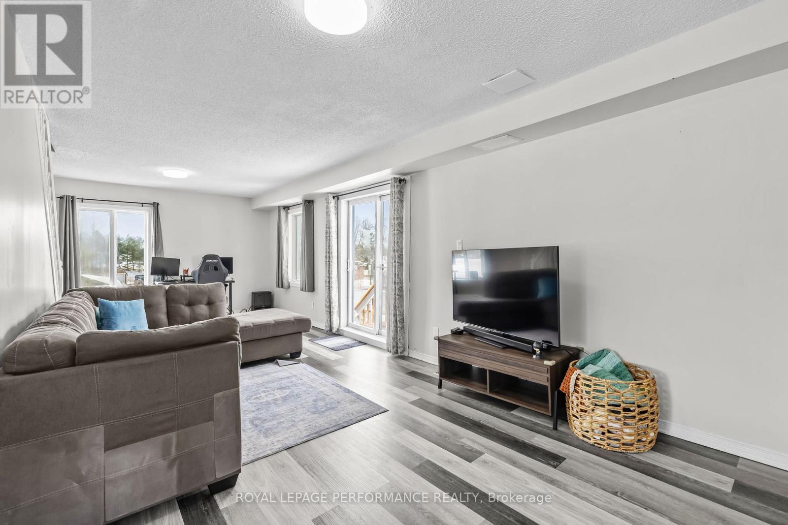 861 Louis Ernest Road, The Nation, ON - Indoor Photo Showing Living Room