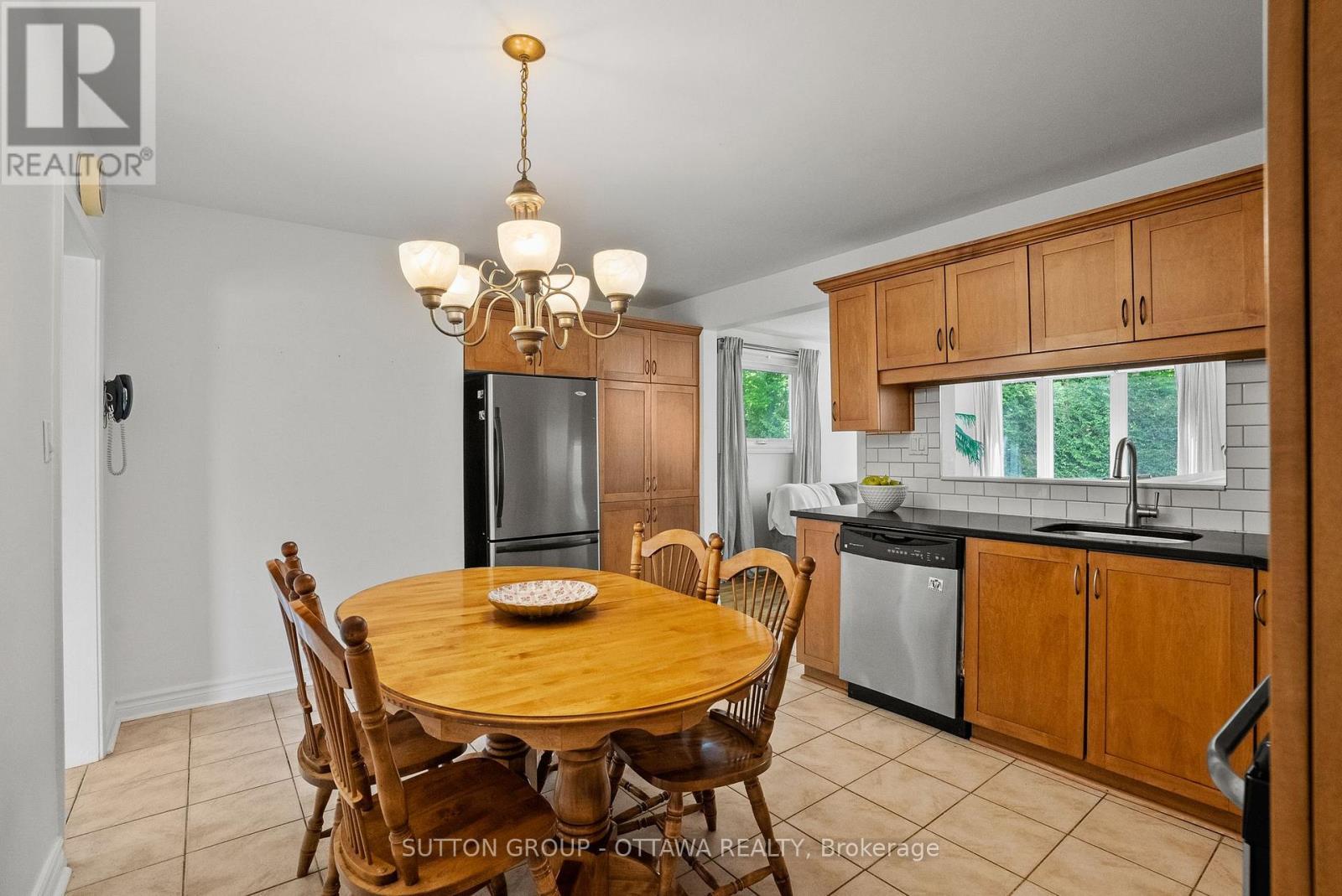 45 Larkspur Drive, Ottawa, ON - Indoor Photo Showing Dining Room