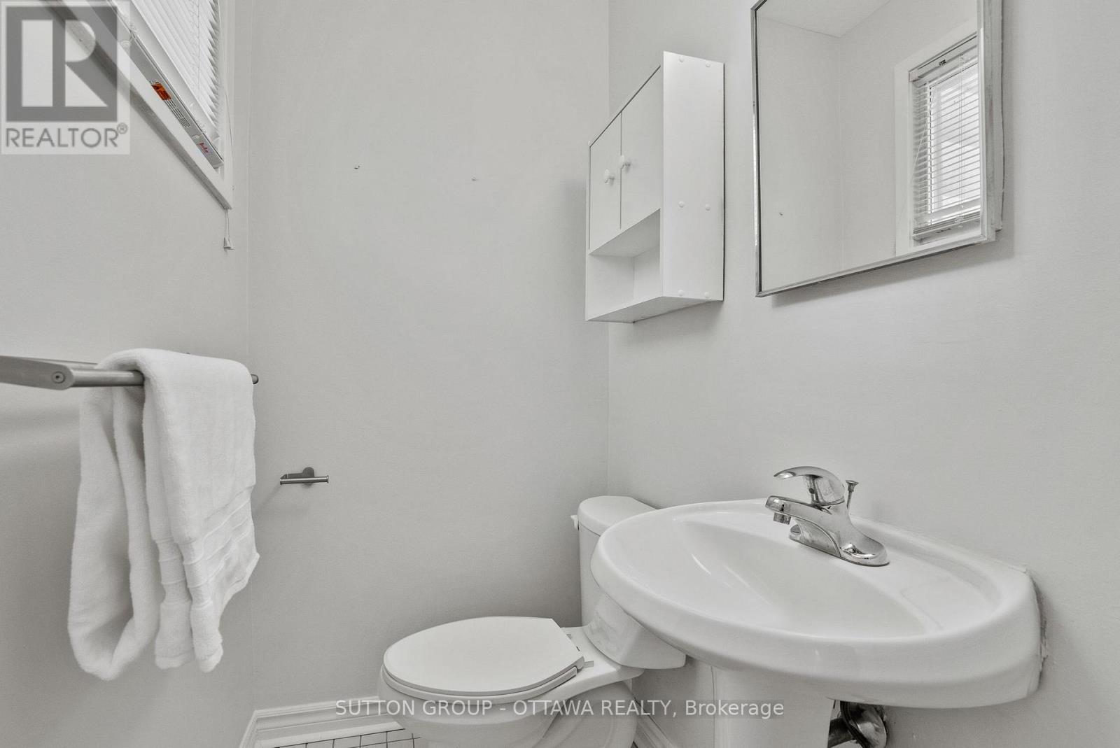 45 Larkspur Drive, Ottawa, ON - Indoor Photo Showing Bathroom