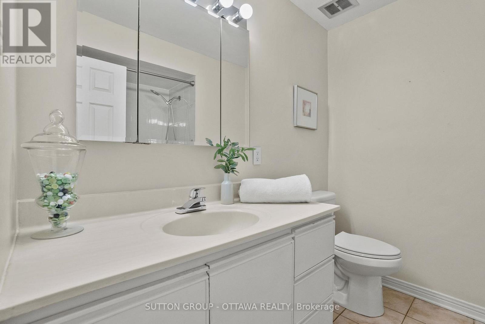 45 Larkspur Drive, Ottawa, ON - Indoor Photo Showing Bathroom