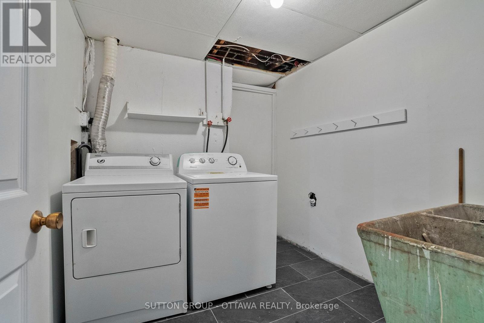 45 Larkspur Drive, Ottawa, ON - Indoor Photo Showing Laundry Room