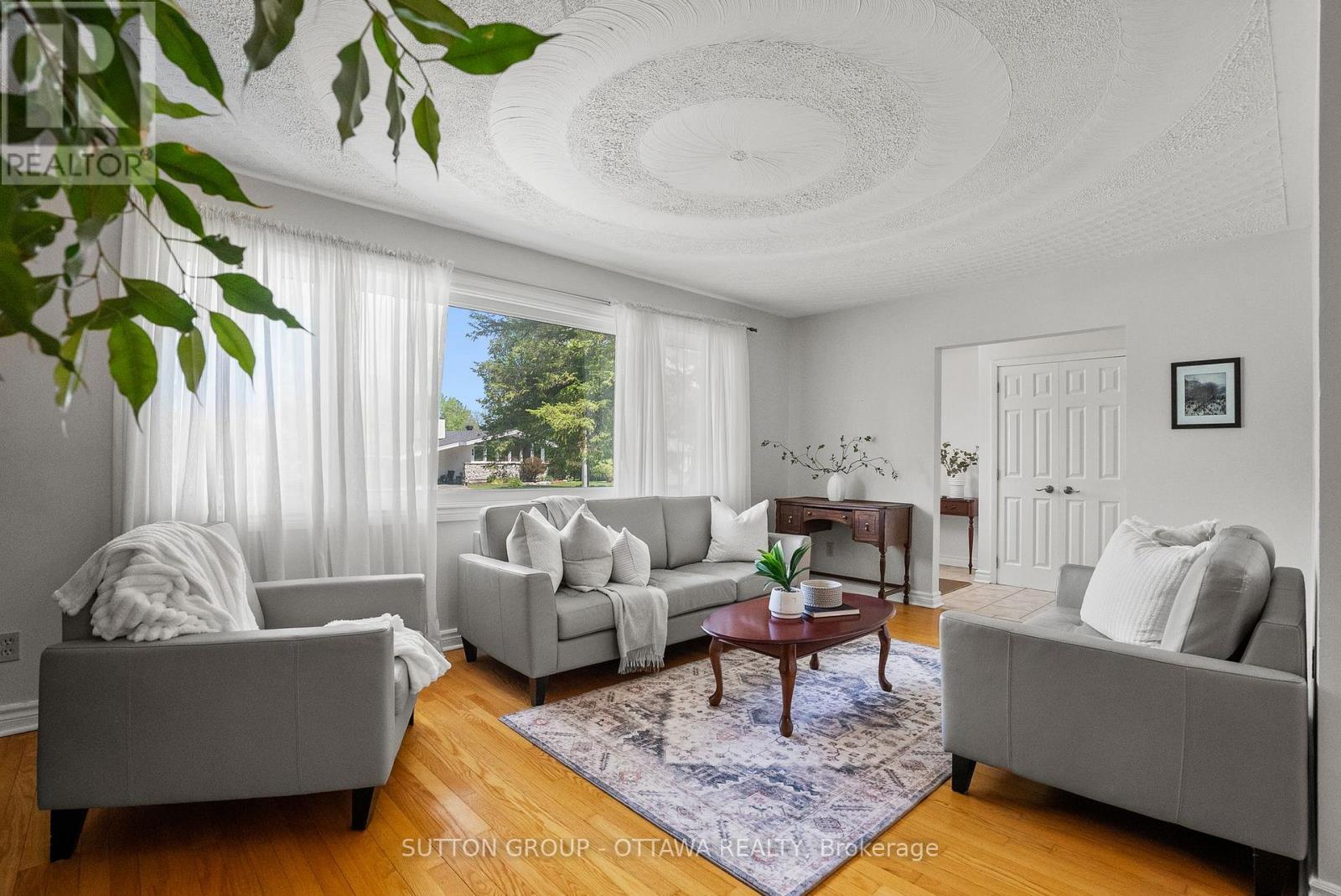 45 Larkspur Drive, Ottawa, ON - Indoor Photo Showing Living Room