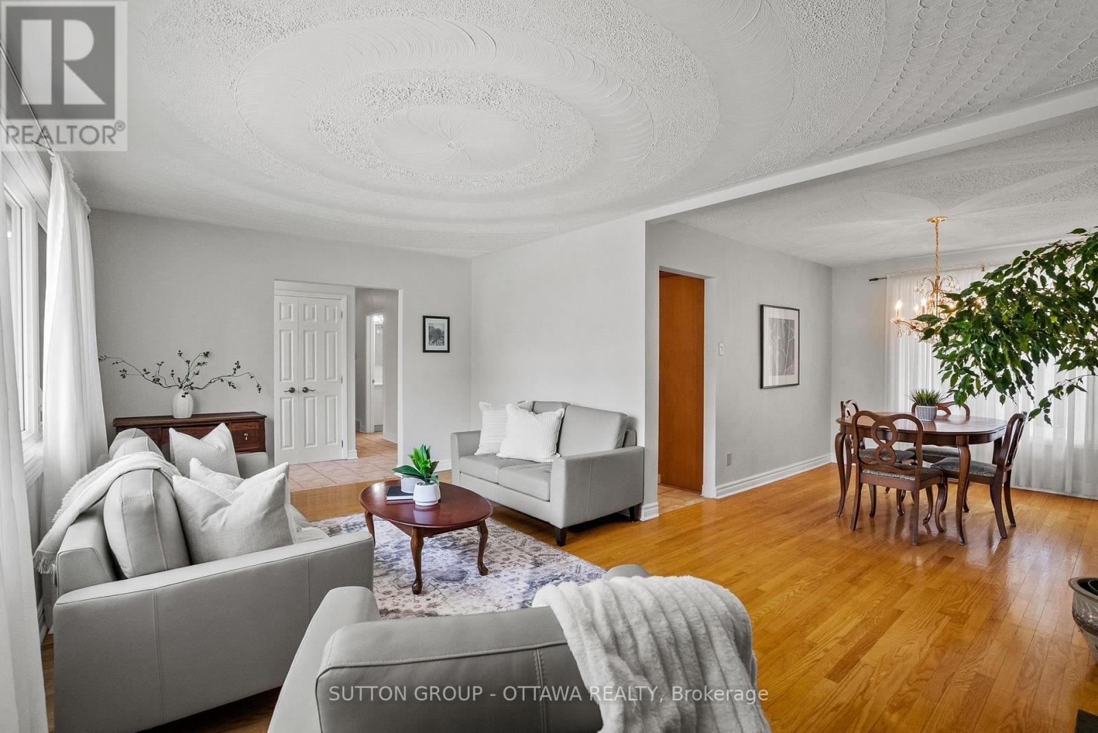 45 Larkspur Drive, Ottawa, ON - Indoor Photo Showing Living Room