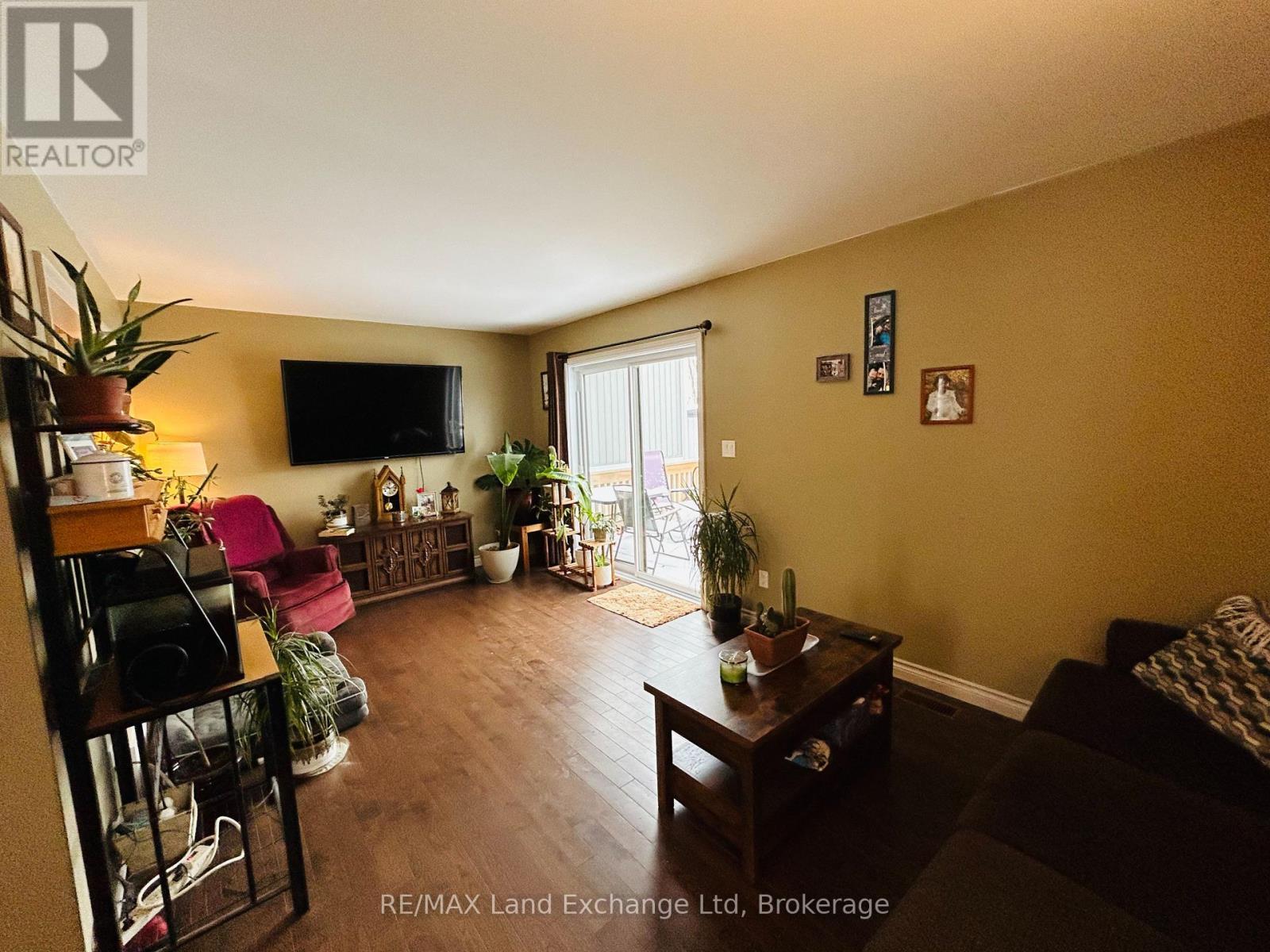 660 Gloria Street, North Huron (Blyth), ON - Indoor Photo Showing Living Room