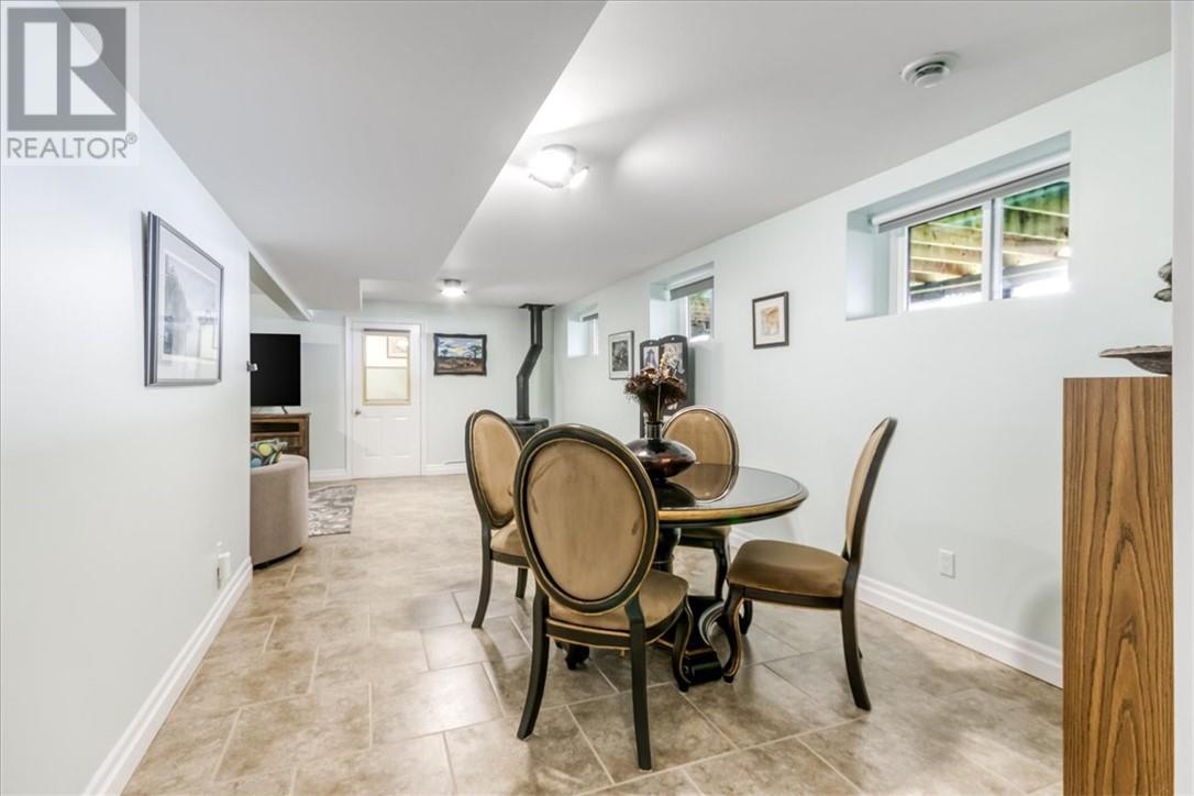 2236 Bay Estates N, Sheguiandah, ON - Indoor Photo Showing Dining Room
