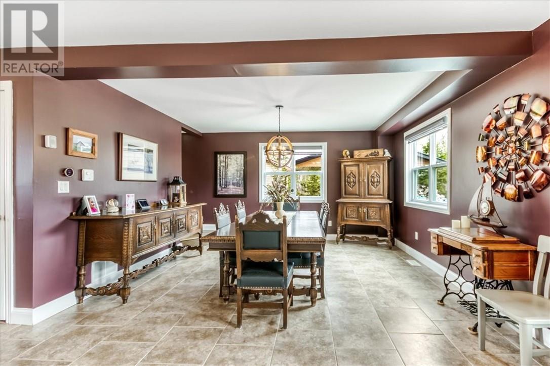 2236 Bay Estates N, Sheguiandah, ON - Indoor Photo Showing Dining Room