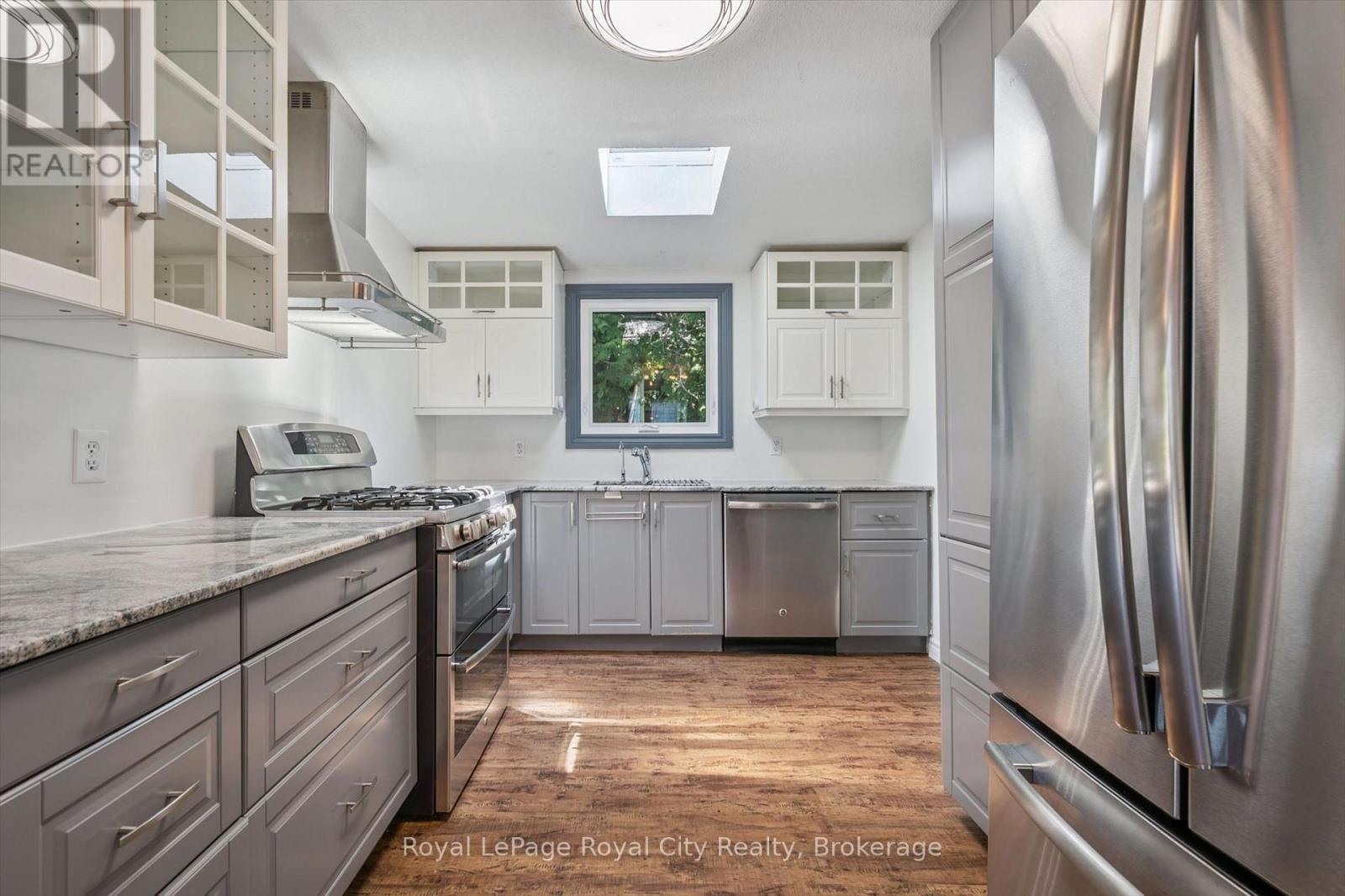 9 Bush Lane, Puslinch, ON - Indoor Photo Showing Kitchen With Stainless Steel Kitchen With Upgraded Kitchen