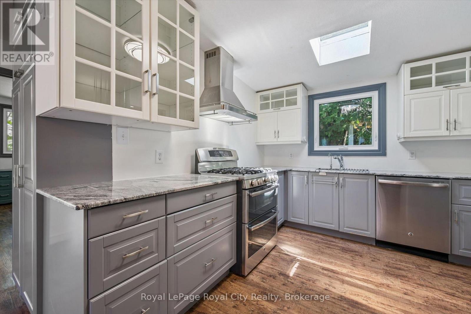 9 Bush Lane, Puslinch, ON - Indoor Photo Showing Kitchen