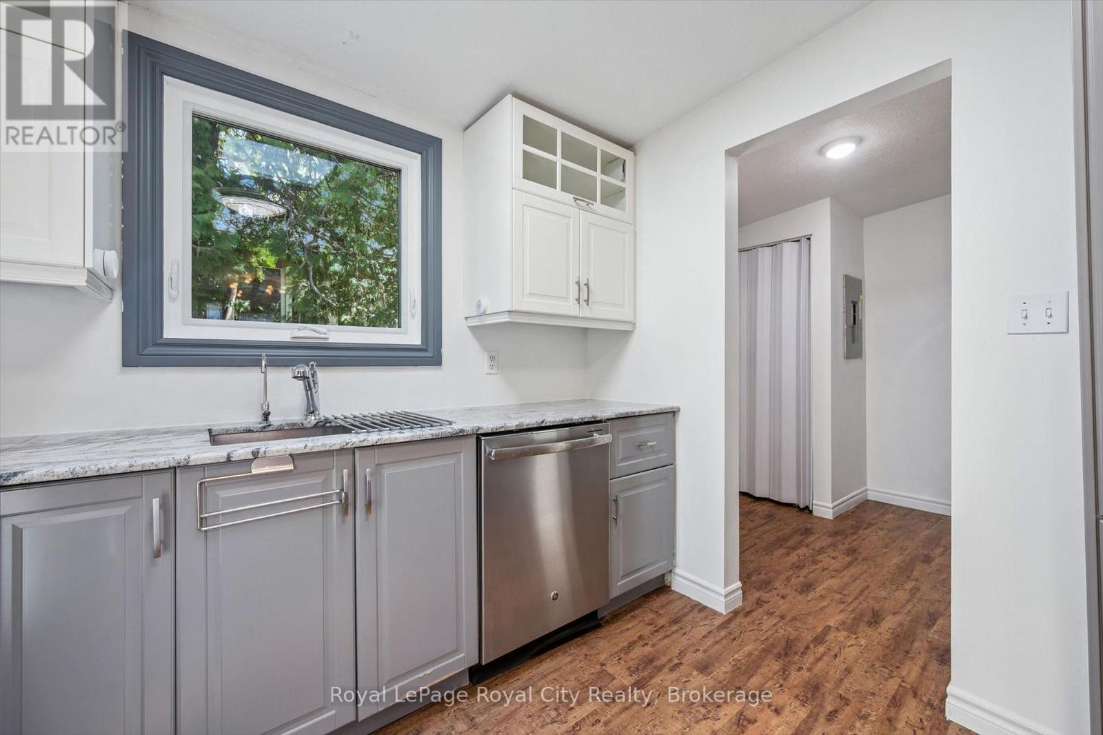 9 Bush Lane, Puslinch, ON - Indoor Photo Showing Kitchen