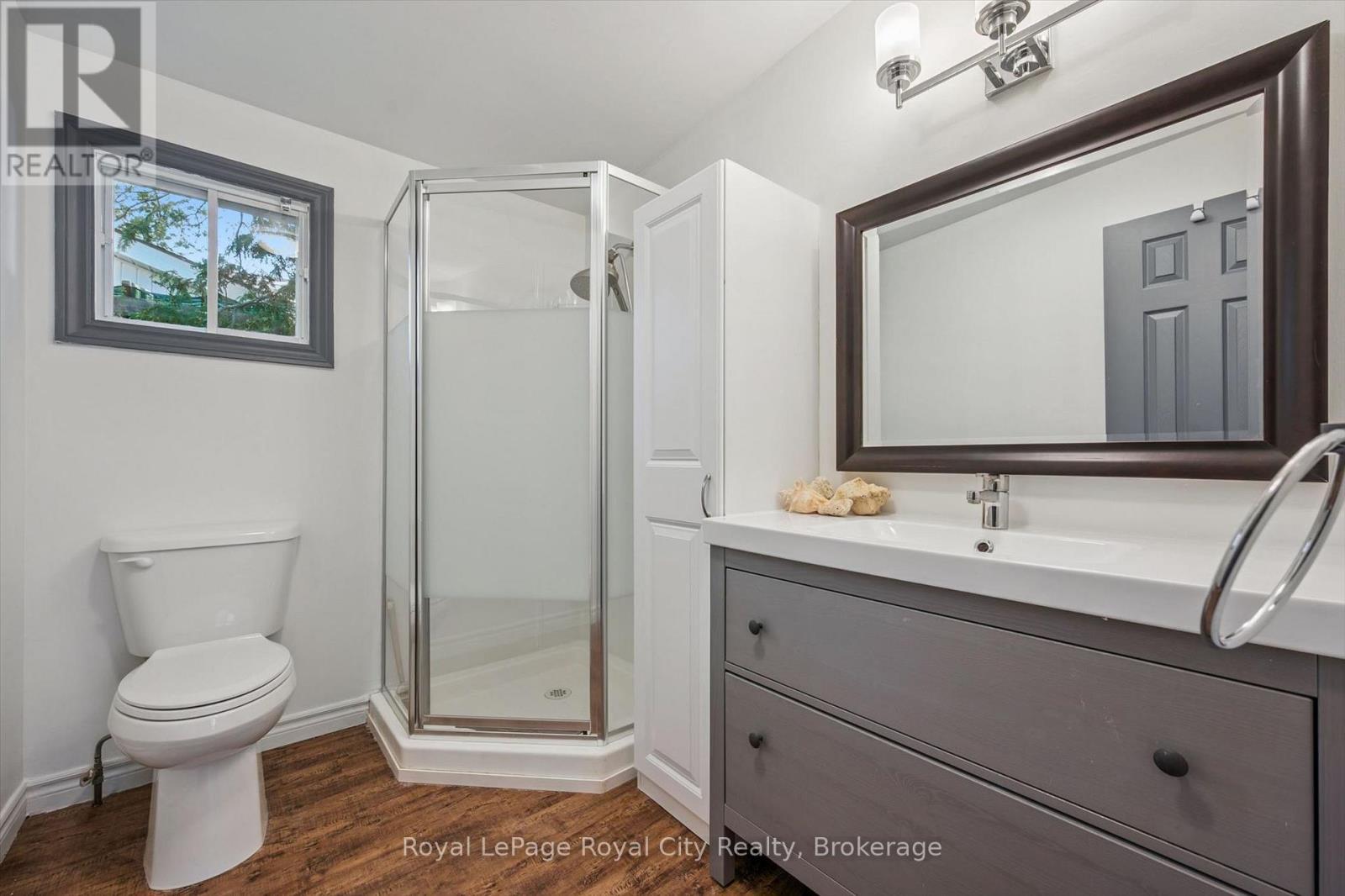 9 Bush Lane, Puslinch, ON - Indoor Photo Showing Bathroom
