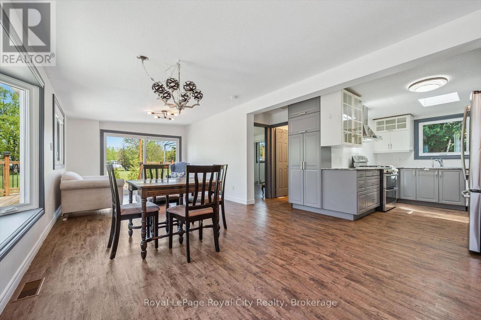 9 Bush Lane, Puslinch, ON - Indoor Photo Showing Dining Room
