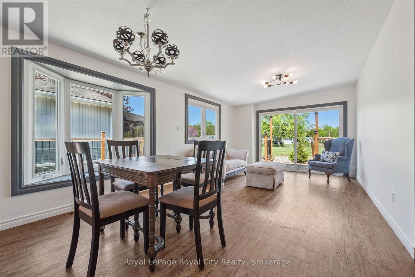 9 Bush Lane, Puslinch, ON - Indoor Photo Showing Dining Room